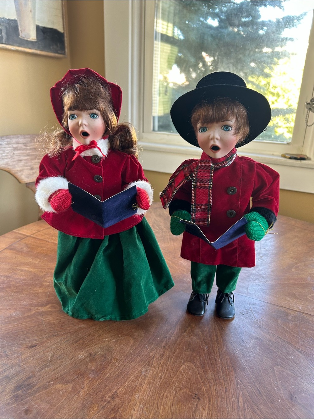 Caroling dolls